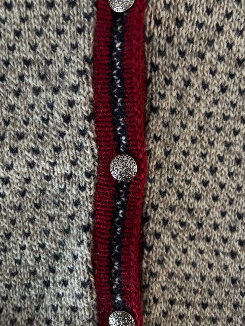 L.L. Bean Women's Light Gray Knit Cardigan with Burgundy Trim - Picture 16 of 16